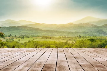 Foto op Canvas houten tafelblad met het berglandschap © OHishi_Foto
