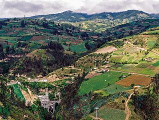 Fototapeta na wymiar Santuario de las Lajas in the hillside of Colombia