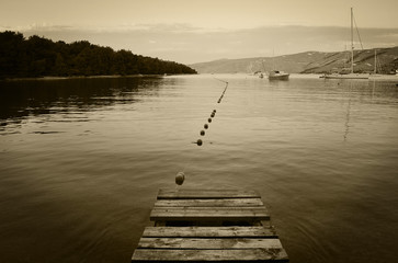 Obraz premium Boardwalk on the beach at sunset