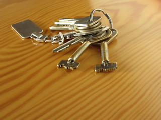 Bunch of worn house keys on wooden table