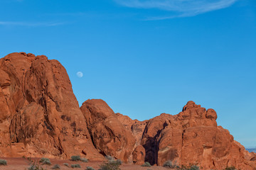 Fototapeta na wymiar Full Moon Over Valley of Fire Nevada