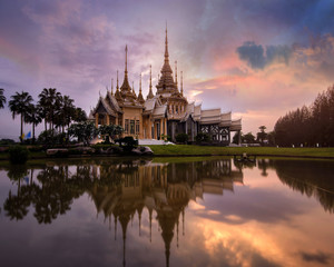 Fototapeta na wymiar Wat Non Kum Temple in bangkok thailand .