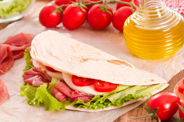 Piadina with ham and lettuce. 