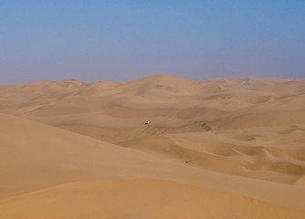 Fototapeta na wymiar Abenteuer Wüstensafari in Afrika