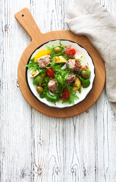 Vegetable salad with grilled tuna ( Nicoise)