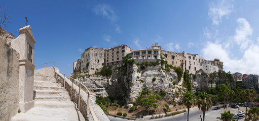Calabria: lo skyline di Tropea, una delle destinazioni turistiche più famose del Sud Italia, visto...