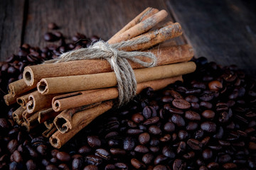 Coffee beans with cinnamon A mixture of popular drinks.