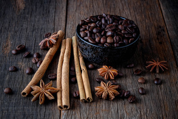 Coffee beans with cinnamon A mixture of popular drinks.