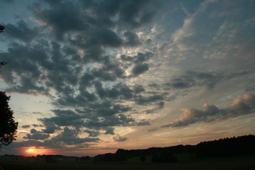 Sonnenuntergang auf der Schwäbischen Alb 