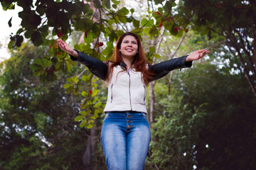 Jovem viagem e natureza