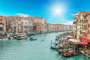 Fototapeta na wymiar Venice city and canal on sunny days