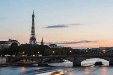 Fototapeta na wymiar La Tour Eiffel de Nuit à Paris - Eiffel Tower by Night in Paris