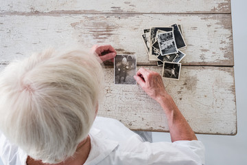 Sich an die Kindheit und Jugend erinnern