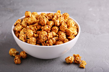Caramel popcorn in a bowl