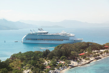 People on cruise ship vacation