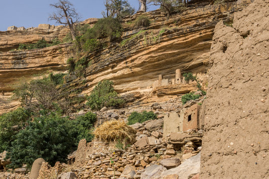 Tombs in the Bandiagara escarpment (Falaise de Bandiagara), Mali 