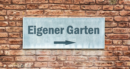 Fototapeta na wymiar Schild 225 - Eigener Garten