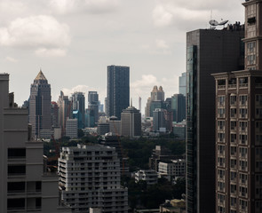 Fototapeta na wymiar Cityscape view of Bangkok's residential buildings in the heart of Bangkok, Thailand.