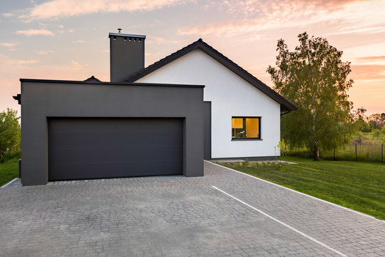 Stylish house with garage