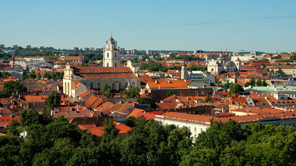 Obraz premium Blick vom Burgberg zur Johanneskirche über die Stadt Vilnius in Litauen