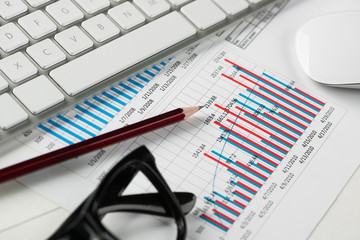 Obraz premium Preparing average sales report