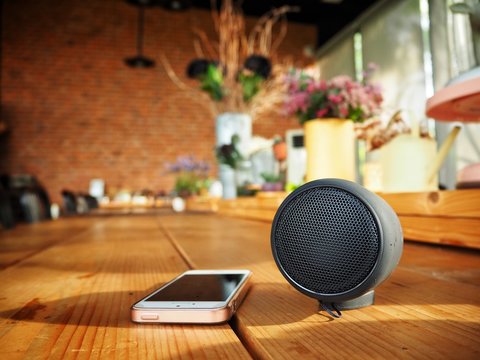 Bluetooth Speaker With Smart Phone