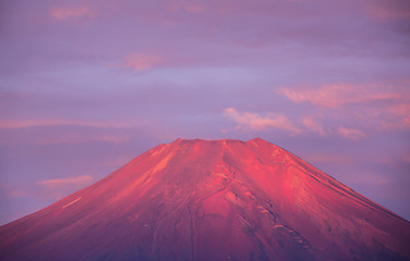 忍野村二十曲峠から朝焼けの富士山