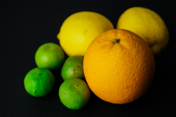 fresh lemon on wooden background