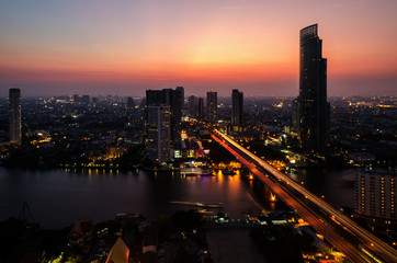 Fototapeta na wymiar The light on the road at night in Bangkok, Thailand on April 16, 2015.