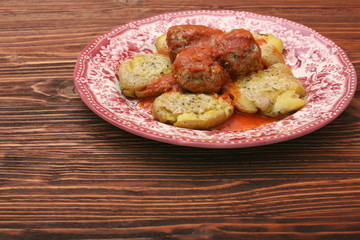 Roasted meatballs with mashed potatoes