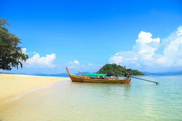 Gordijnen Tropical beach, traditional long tail boats, Andaman Sea, Thailand © oatfeelgood