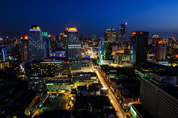 Fototapeta na wymiar The light on the road at night in Bangkok, Thailand on July 10, 2015.