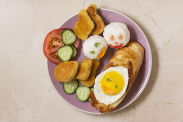 Lunch in the lunch box. Delicious and hearty snack. Replenishment of energy.