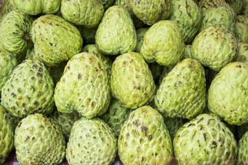 Obraz premium Custard apple for sale at a market
