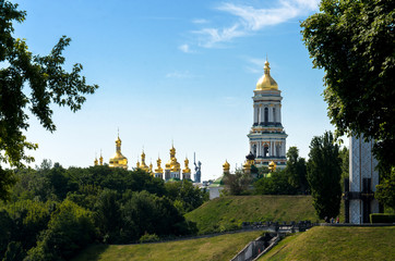 Fototapeta na wymiar Ukraine, Kiev. View of the Orthodox Kiev-Pechersk Lavra from the Glory Park.