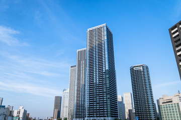 Fototapeta na wymiar 東京湾岸の都市風景　勝どきの高層住宅４
