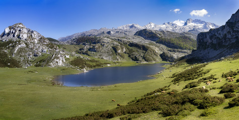 Fototapeta na wymiar Lake with mountains and clouds