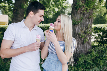 Naklejka premium couple in nature