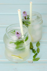 Agua de sabores refrescante