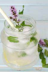 Agua refrescante de sabores