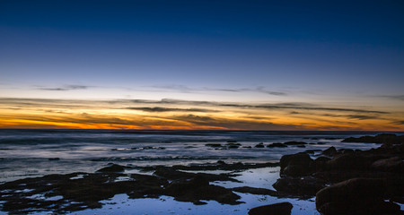 Naklejka premium La Jolla tide pools at sunset with views of toned skies