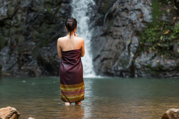 Daily life of rural women in Asia,Was bathing in a waterfall