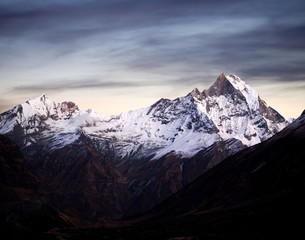 Fototapeta premium Góra Machapuchare (Fishtail), widok z Annapurna Base Camp, Nepal Himalaje