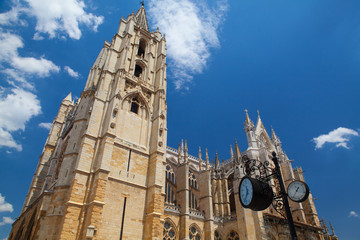 Obraz premium Santa María de León Cathedral in sunny day. Leon,Spain