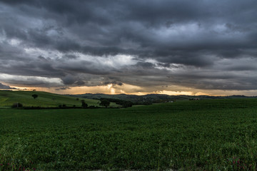 Tramonto nuvoloso in Val d'Orcia