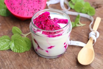 dragon fruit smoothies yogurt