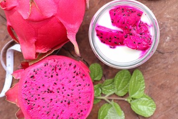 dragon fruit smoothies yogurt