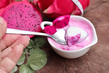 dragon fruit smoothies yogurt
