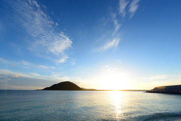 Naklejka na ściany i meble 沖縄　美しい夜明けの海
