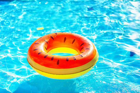 Floatation ring hi-res stock photography and images - Alamy